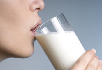 Latte e formaggi diminuiscono il rischio tumore del colon-retto