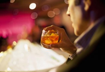 Consumo di alcol e aumento rischi tumori gastro-intestinali