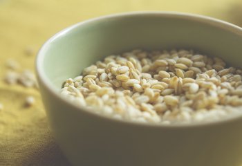 Mangiare cereali integrali e legumi senza sentirsi gonfi